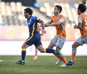 九游官方平台-【中超】广州城客场3比0击败深圳 提前一轮保级成功