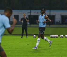 记者：阿苏埃未回非洲参加国家队比赛，申花将组织集体观影